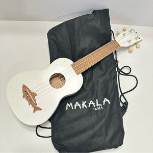 MAKALA MK-SS Soprano Ukulele Soprano Shark Off White With Carry Bag